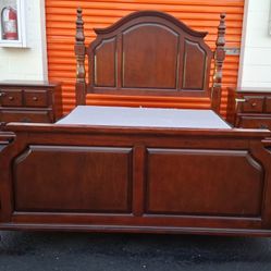 Qun Sz Bd St With Base Good Condition 