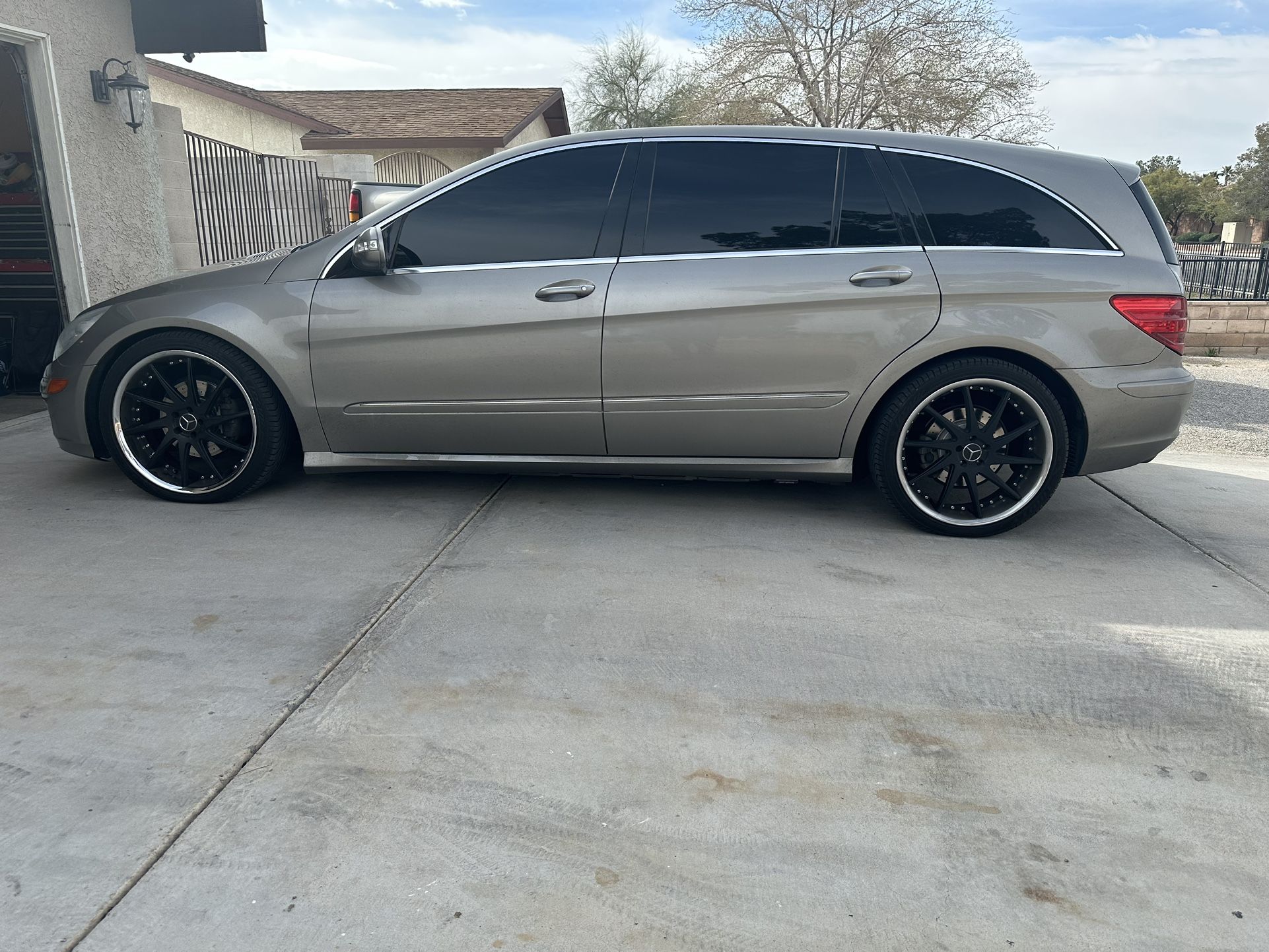 Mercedes R500 Custom 2006 Mercedes R500 for Sale in North Las Vegas, NV - OfferUp