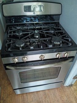 GE Stainless Steel Gas Stove And Conventional Oven 