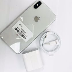 IPhone X (64gb) Unlocked with store warranty 