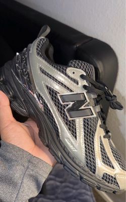 New Balance 1906R Size 8.5  Mens