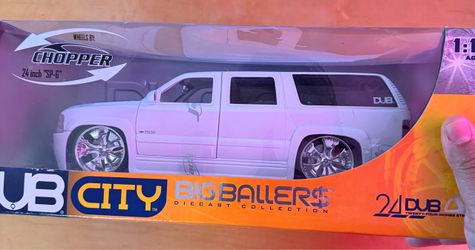 Dub city 1/18 suburban 24 die cast