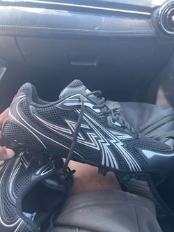 Enzo cleats black