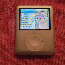 Apple iPod Nano 3rd Gen Model A1236 4GB Silver Tested Works