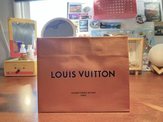 Louis Vuitton Large Orange Magnetic Storage Gift Box w/ Envelope & Dust  Bags for Sale in Irvine, CA - OfferUp