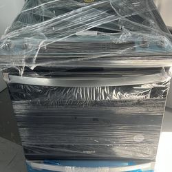 Whirlpool 30-in 5 burners 5.8-cu ft Air Fry Convection Oven  Model #WEG745H0LZ 