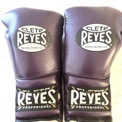 Cleto Reyes 14oz lace boxing gloves