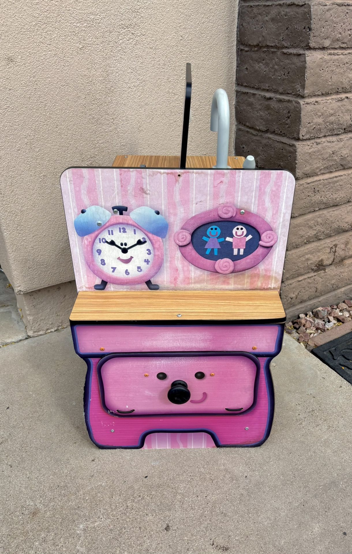 Blues Clues Kitchen/Crayola Bookshelf