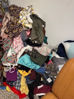 Lot of women’s clothing wholesale clothing opportunity