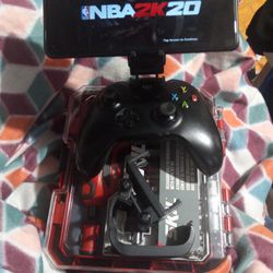 Xbox Controller: Phone Clip.