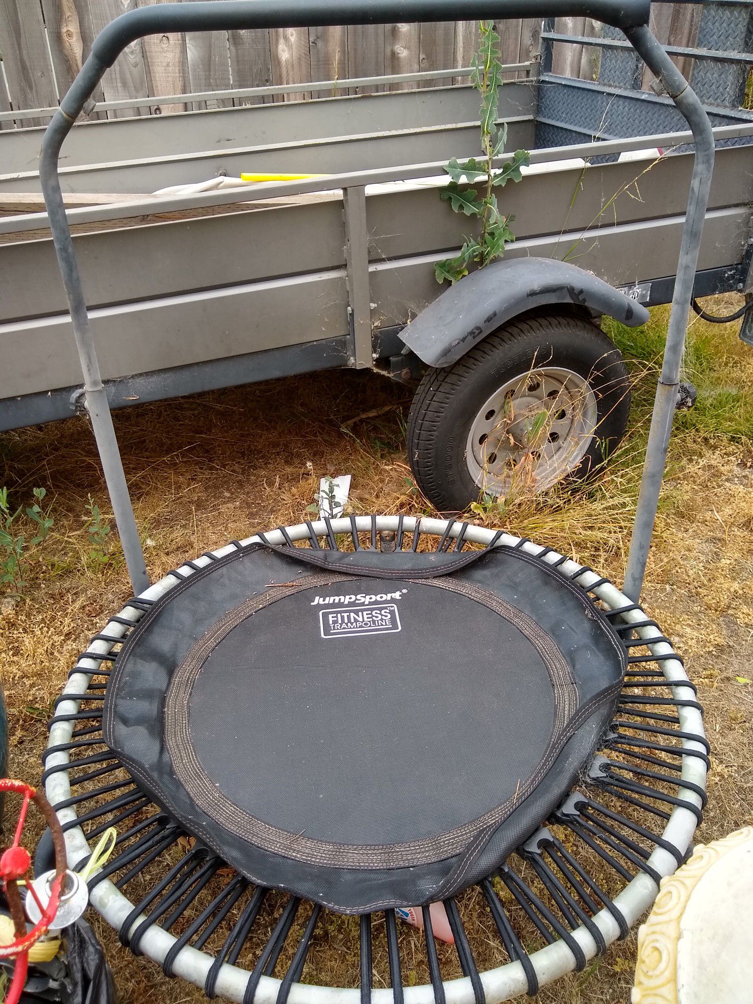 Individual trampoline