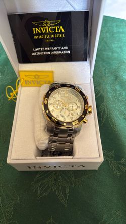 Invicta Men's Chronograph Wristwatch Silver Gold Band Gold Black Case Box