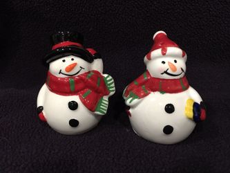 Ceramic snow man salt and pepper