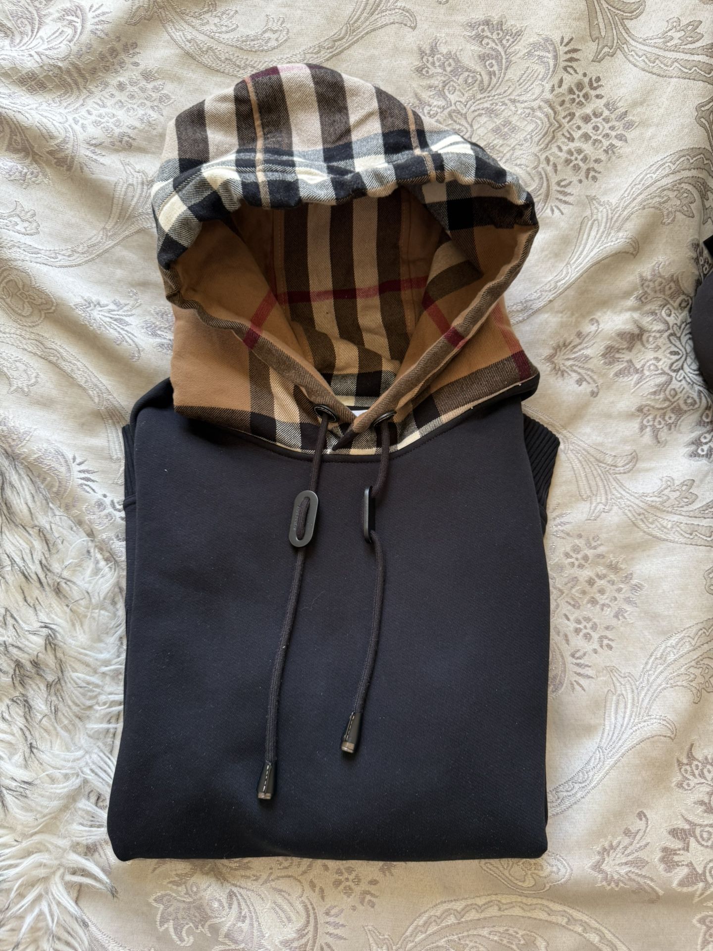 Men’s Burberry hoodie Size XS