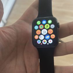 Apple Watch Series 5 4mm with box and charger