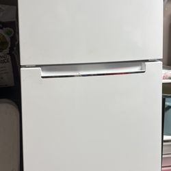 Magic Chef Fridge (originally $900)