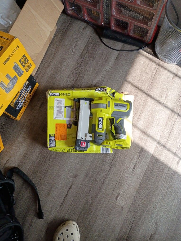 Ryobi Stapler 