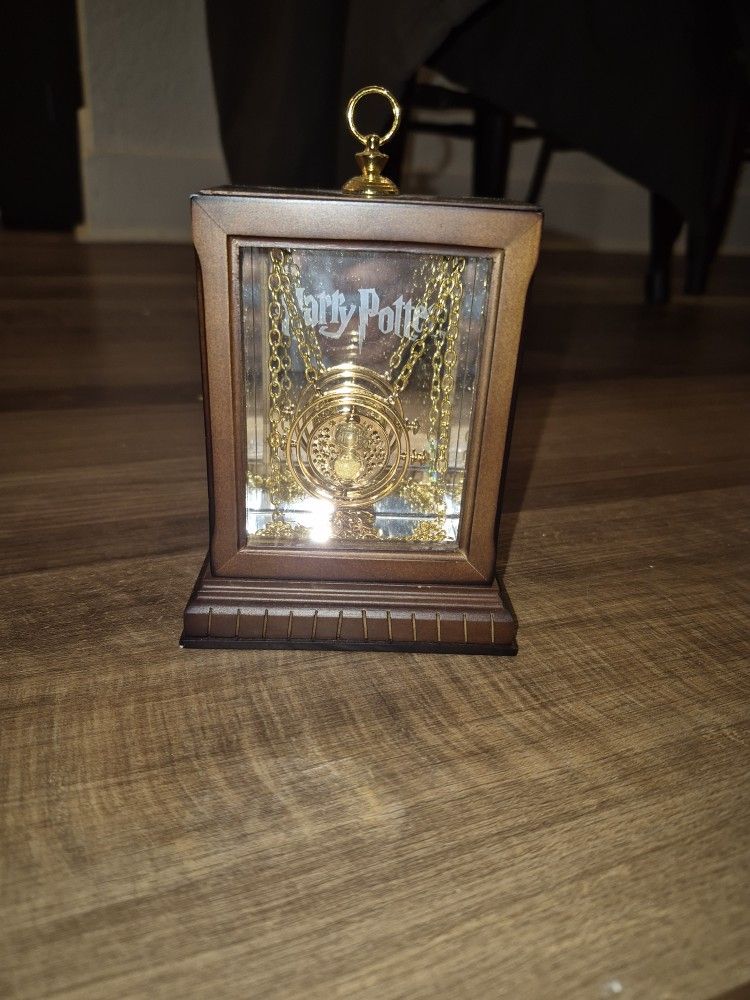 Hermione Grangers Time Turner and Display case