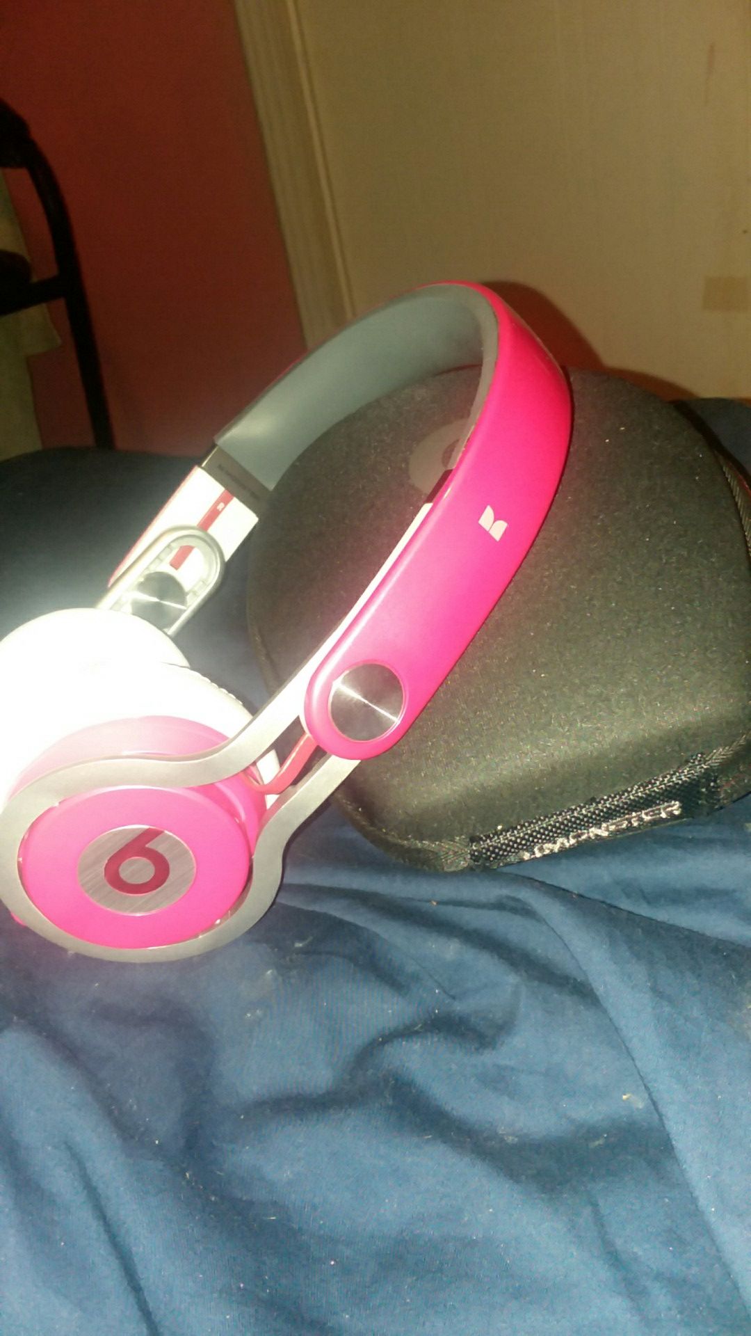 Pink Beats Mixr Headphones & Carrying Case