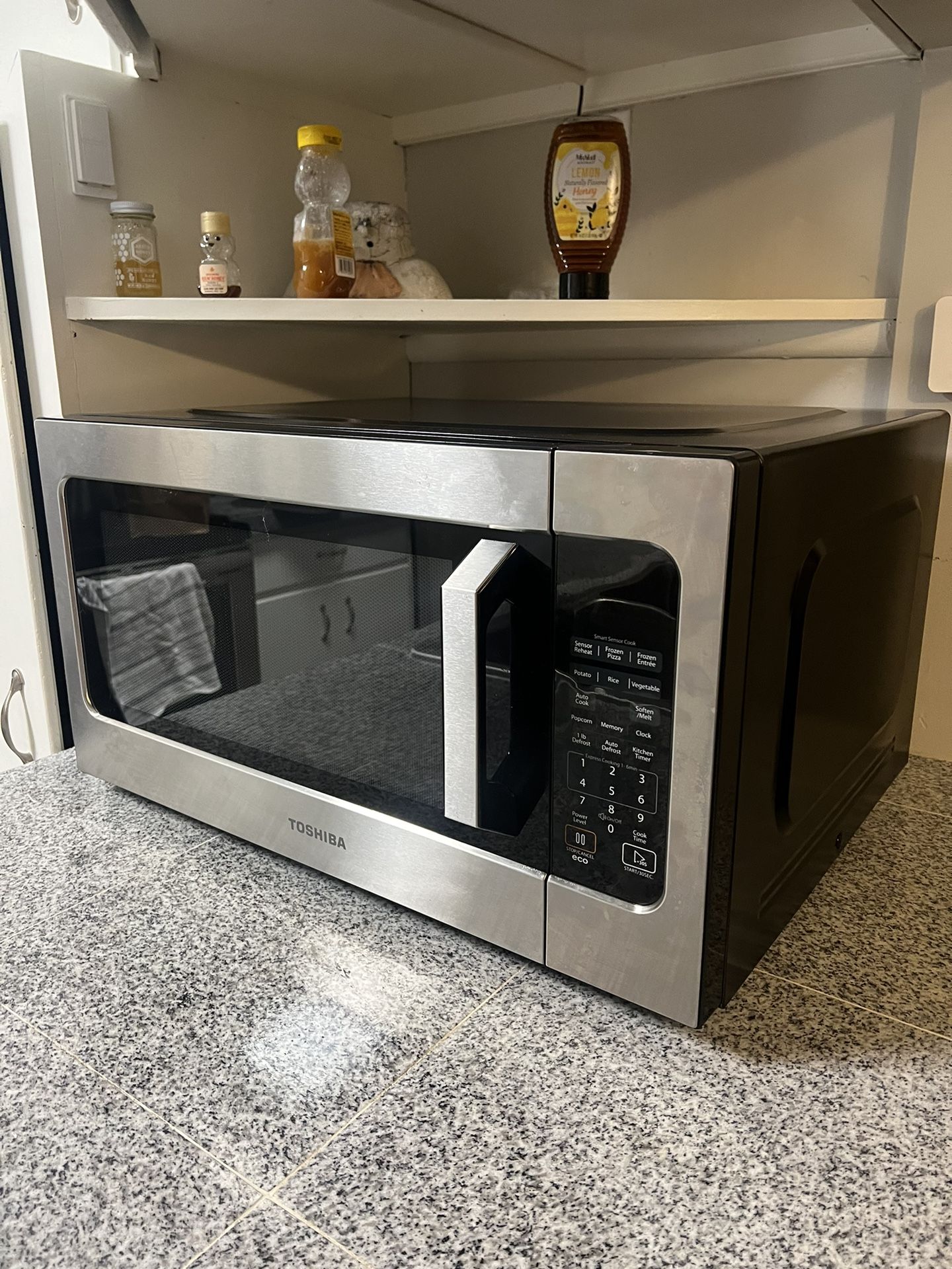 Countertop microwave 