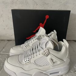 Air Jordan Retro 4 - Size 9