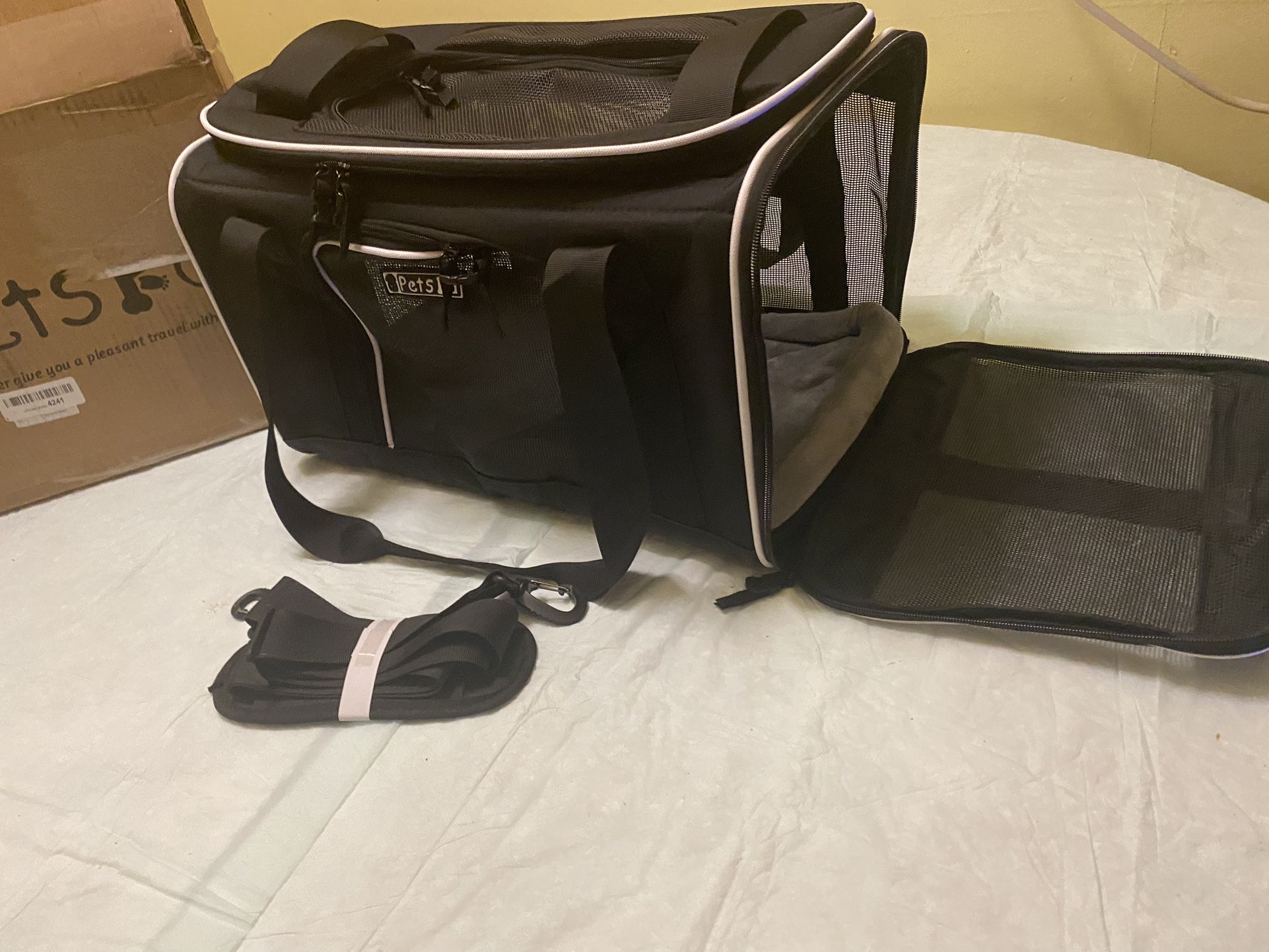 Petskd Top-Expandable Pet Carrier 18x13x9.5 Inches Southwest Allegiant Airline Approved, Soft-Sided Carrier for Small Cats and Dogs with Locking Safet