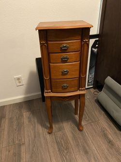 Stand Up Jewelry Box