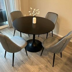 Black Tulip Table(D40") and 4 Gray Velvet Chairs