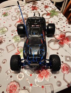 Built Traxxas Rustler XL-5 1/10 Stadium Truck