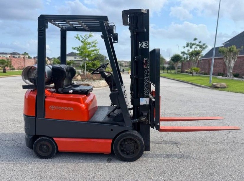 2009 TOYOTA FORKLIFT