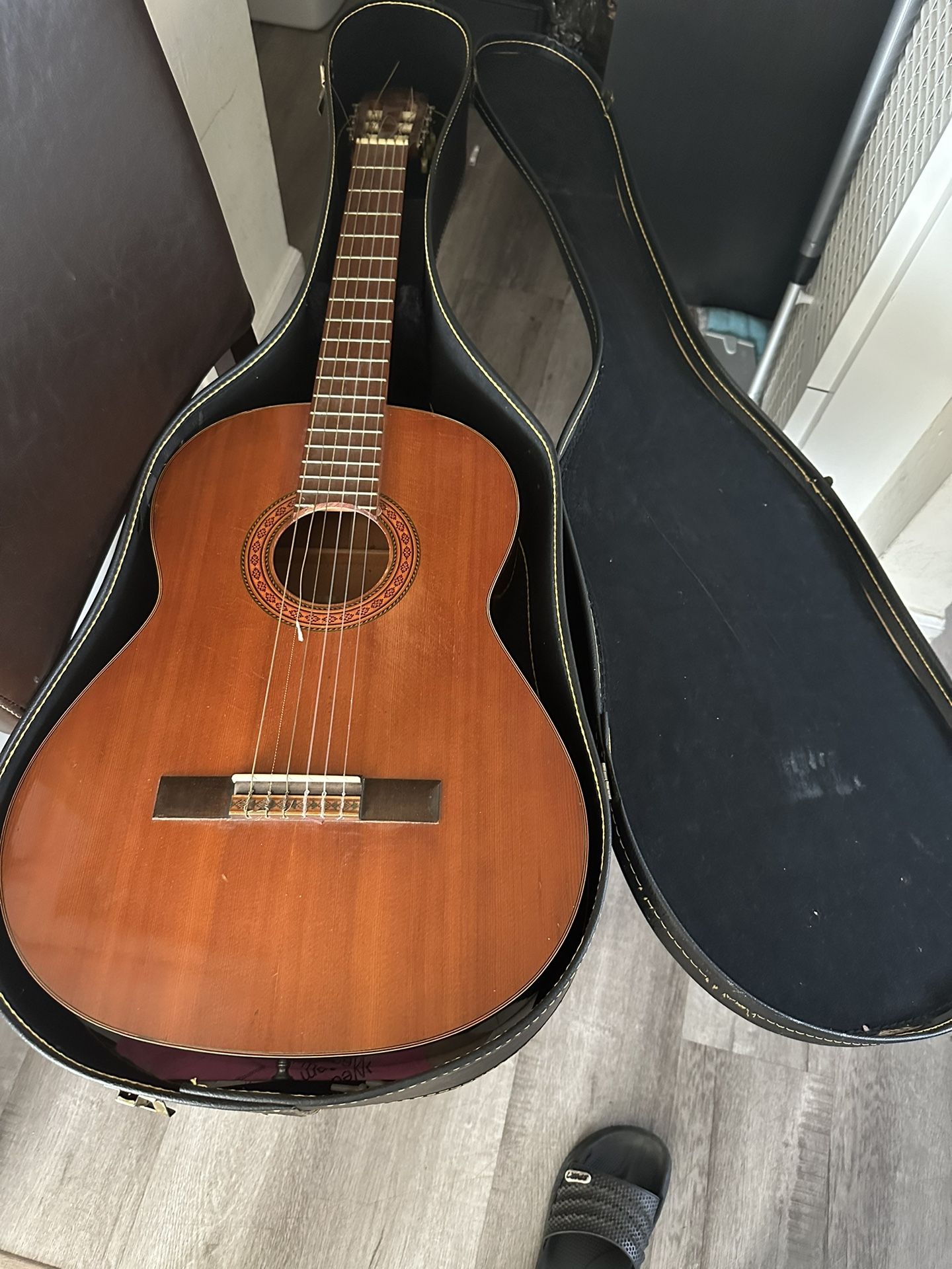 Collectible Guitar ( Vintage ) π