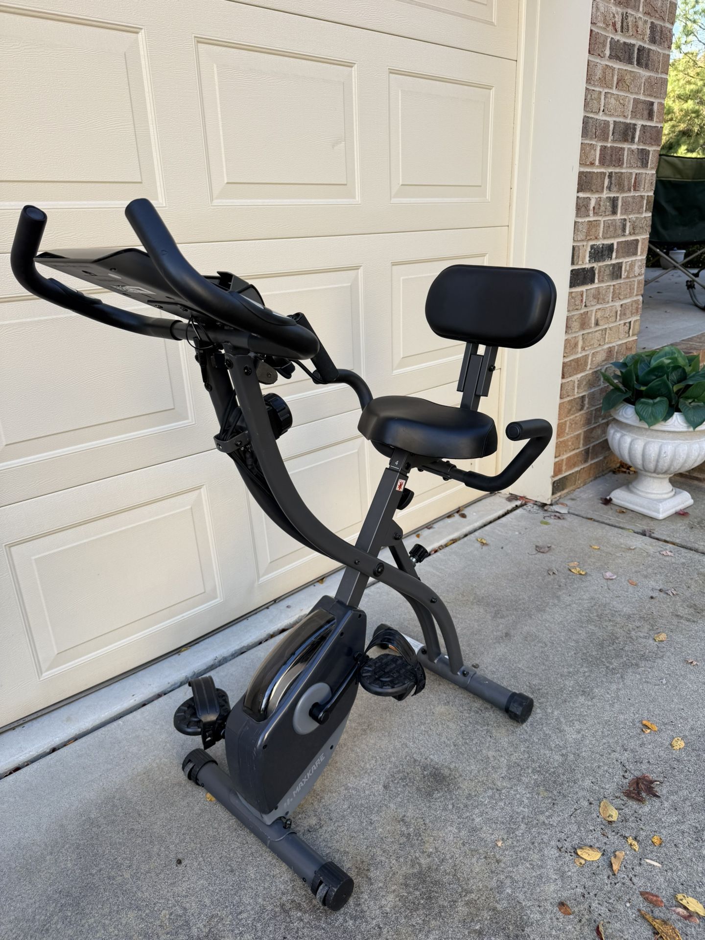 MAXKARE II Indoor Exercise Bike