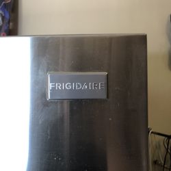 Frigidaire Fridge /Freezer FOR PARTS