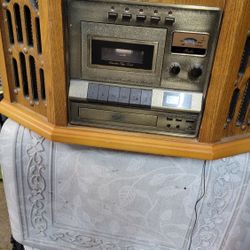 Sylvania Am Fm. Cassette Cd And Record Player