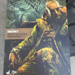 Hot Toys Iron Man 3 Mandorin 1/6 scale