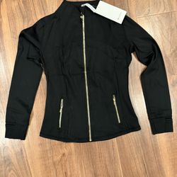Black and Gold lululemon define jacket!🧥 (Sizes: 2/6/8)