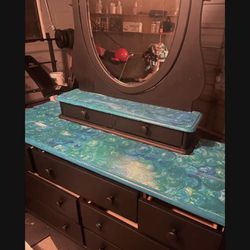 Vanity/dresser