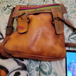 A Beautiful  Leather  ML -14 Bag In Excellent Condition 