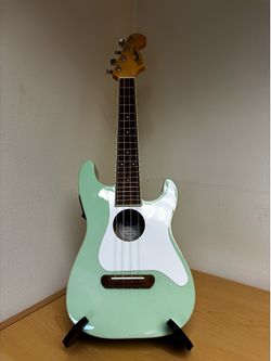 Fender Fullerton Strat Ukulele 2020
