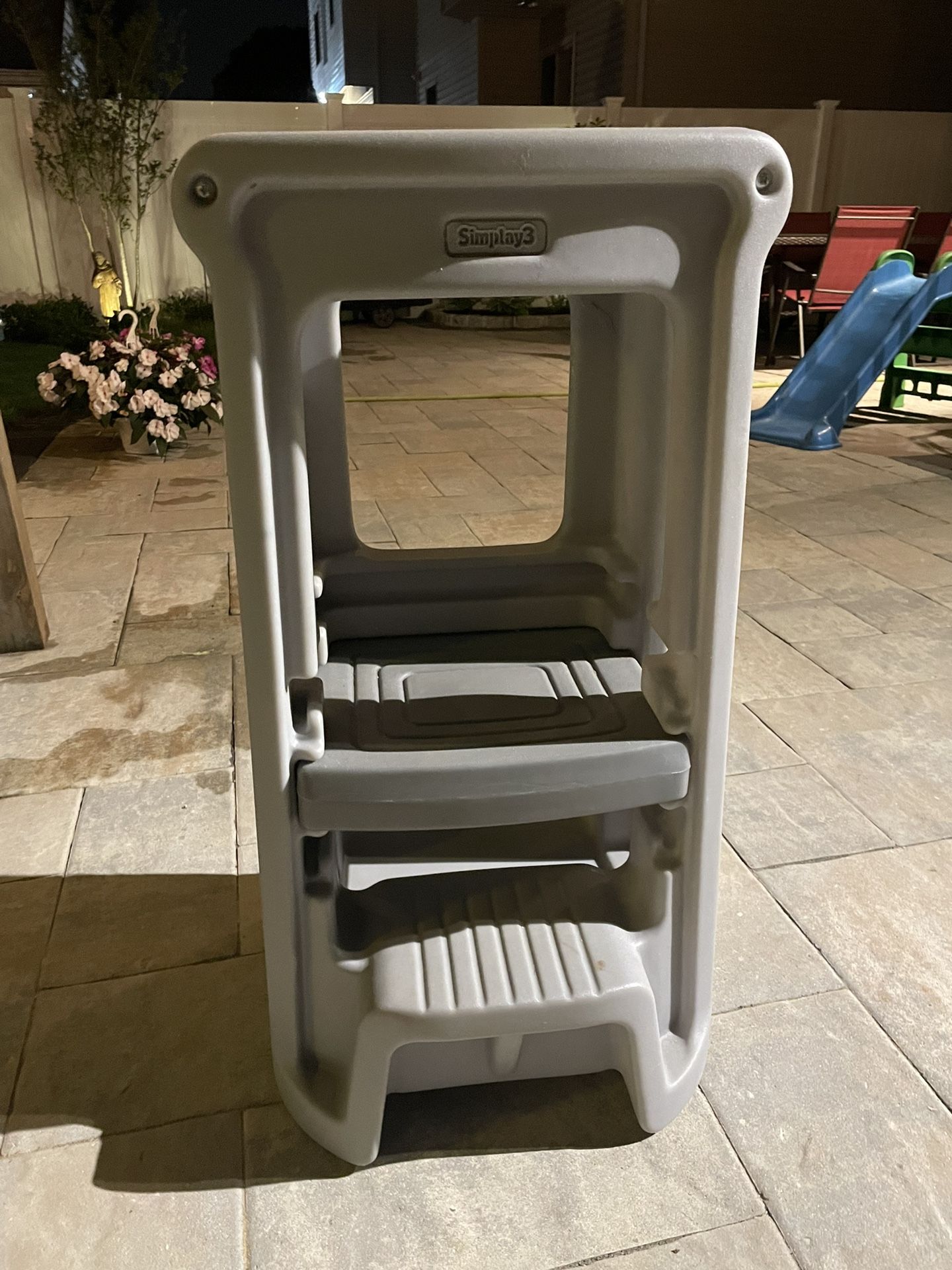 Simplay3 Toddler Tower Adjustable Stool - Like New