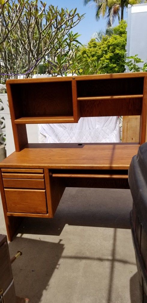 Desk And Hutch 2 Piece Wood With Keyboard Tray