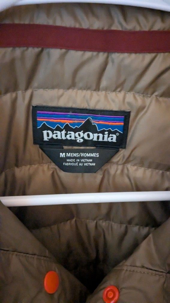 Patagonia Lightweight Down Buttoned Pullover