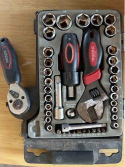 Husky 46 piece set ratchet and socket set