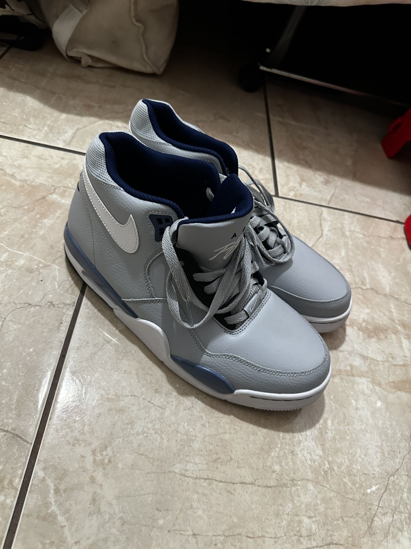 Nike Flight Legacy Wolf