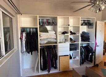 Closet with Drawers FREE