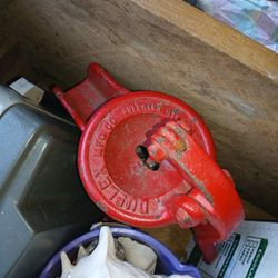 Vintage Mfg Red Pump