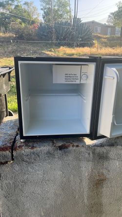 Sunbeam mini refrigerator