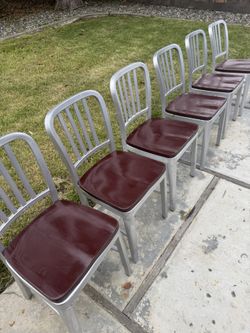 6 Metal Chairs Good For $20 Each Chair / 6 Sillas De Metal Buenas $20 Cada Silla  