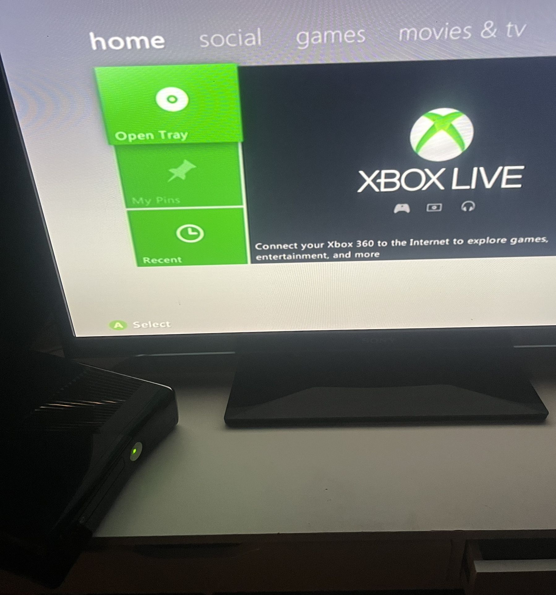 Xbox 360 Slim Bundle - Console, 2 Controllers, 2 Turtle Beach Headsets & 6 Games