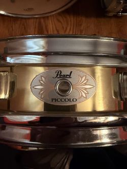 Pearl Piccolo snare drum